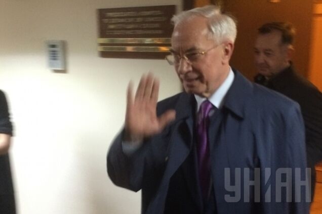 Депутаты Госдумы обсудили с Азаровым 'деликатную тему' и попросили журналистов 'не давать картинок'