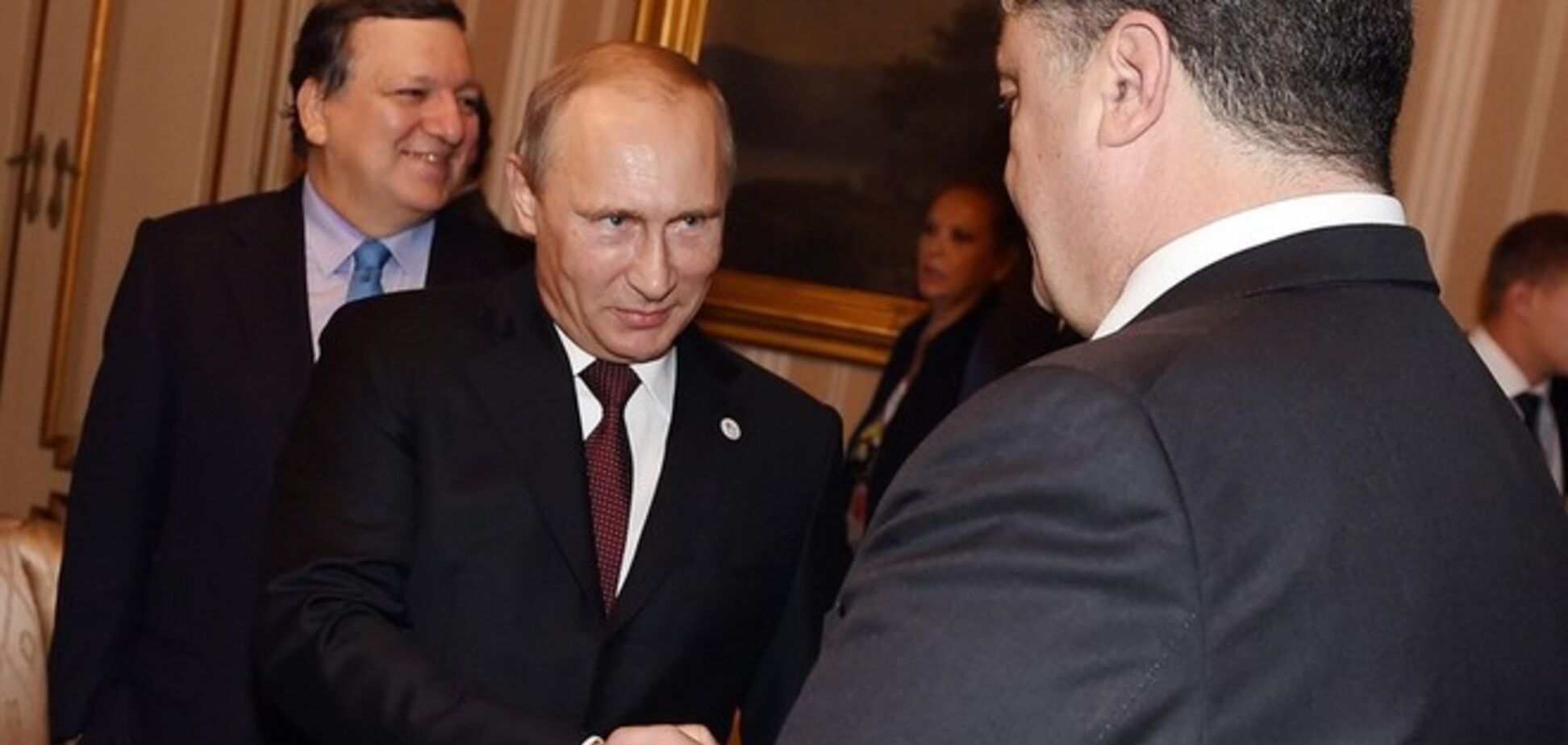 Путин и Порошенко снова пожали друг другу руки: фотофакт 