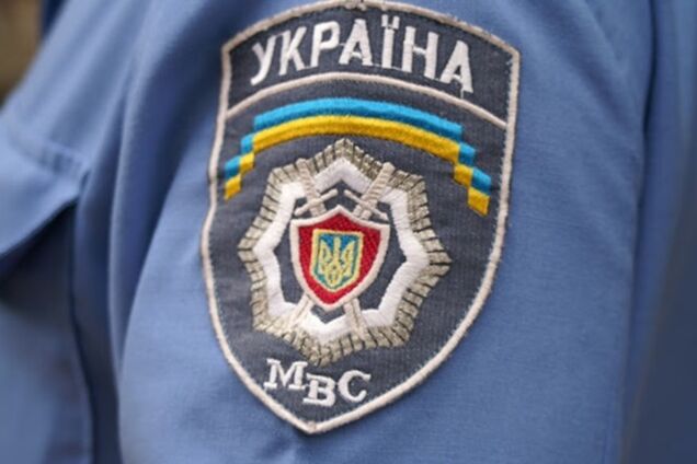 В Киеве милиционер ограбил на вечеринке девушек