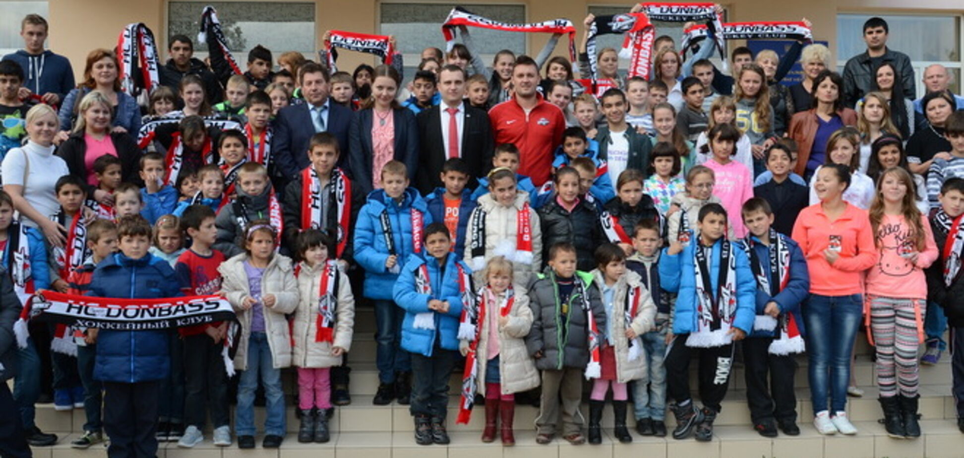 Фонд Колесникова снабдил закарпатских детей шапками, куртками и шарфами