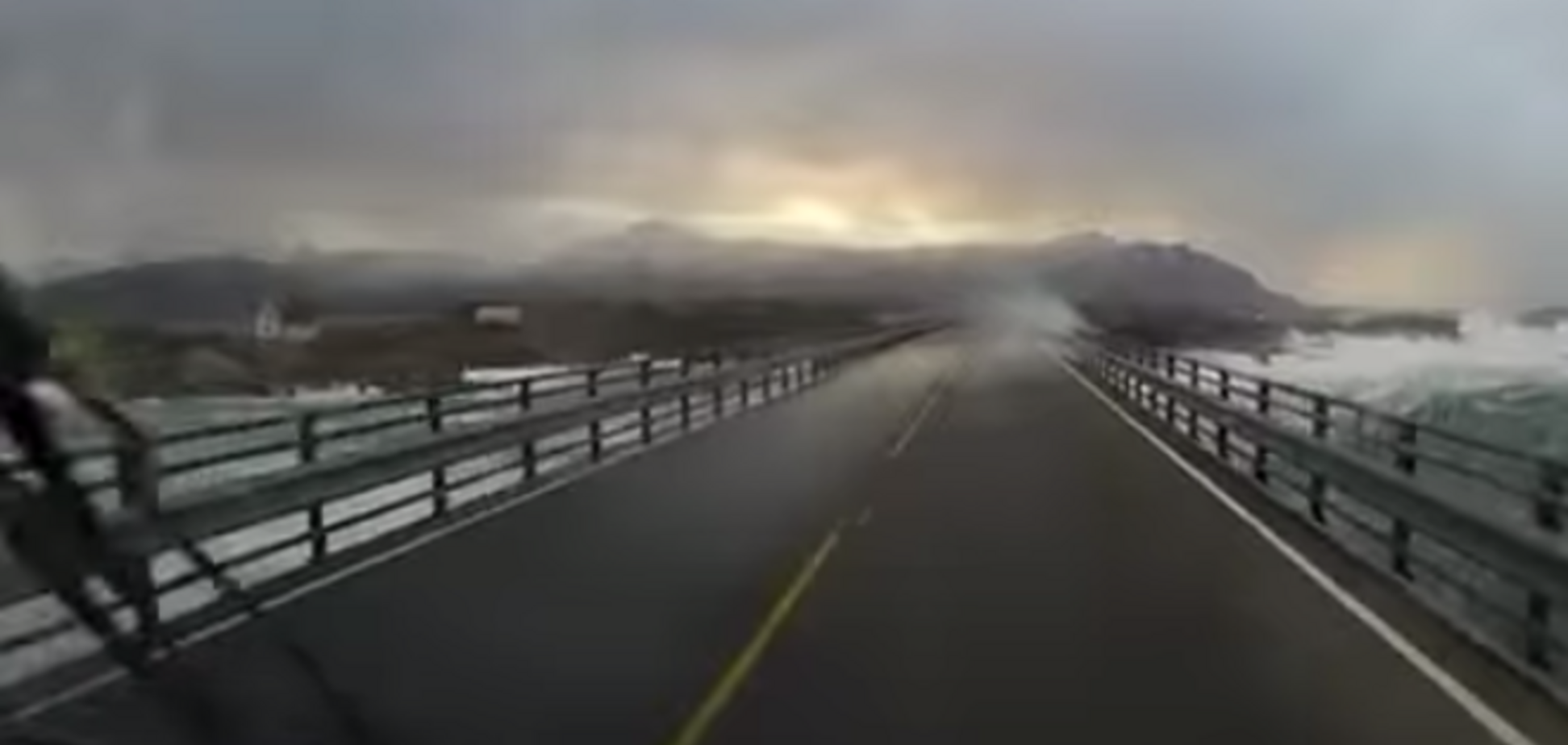 Самая опасная дорога в мире: прокатись с ветерком!