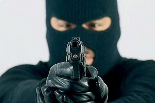 На Черниговщине вооруженные налетчики похитили у экспедиторов 80 тыс. грн