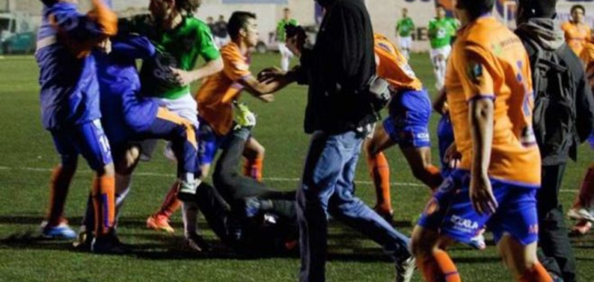 В матче чемпионата Аргентины удалили 12 игроков: видео ужасной драки