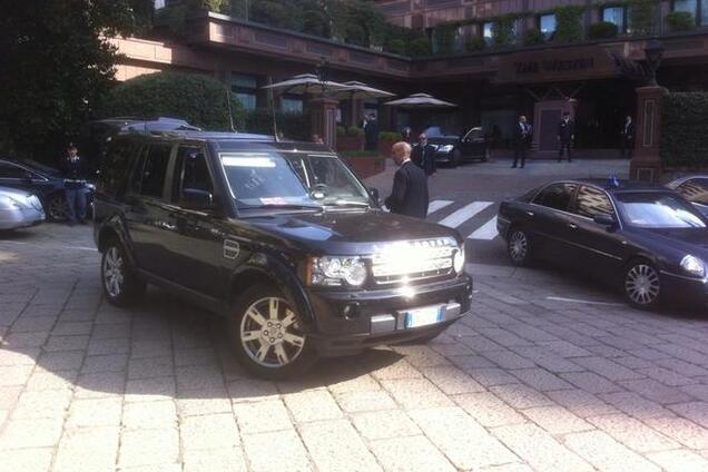 Охорона Путіна з автоматами заблокувала в'їзд в готель, де йдуть переговори: опубліковано фото