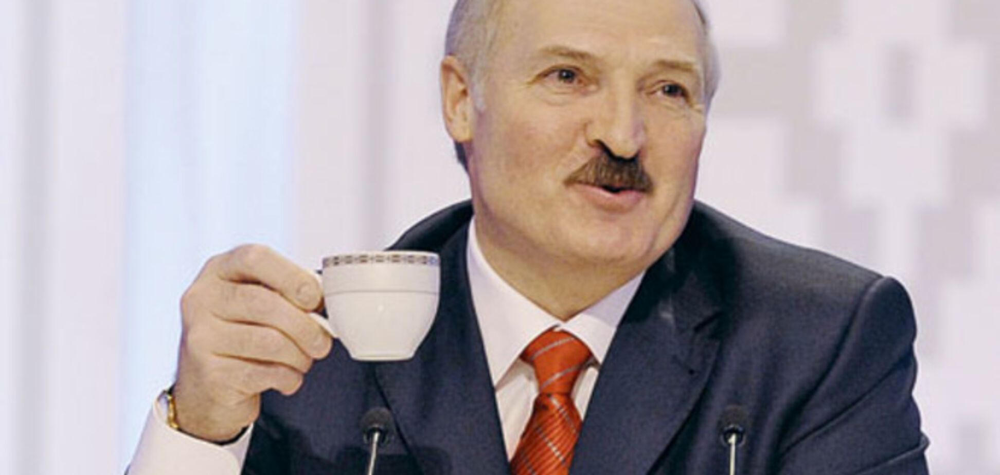 Лукашенко похвастался белорусскими продуктами: в нашей колбасе никогда не было туалетной бумаги, в отличие от российской