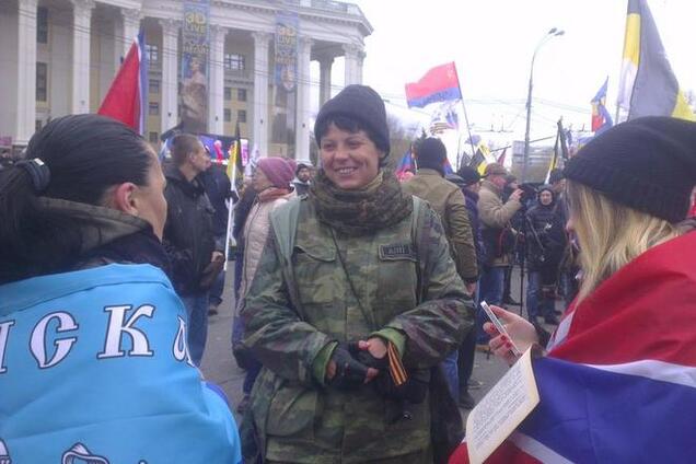 Террористка на митинге в Москве возмущалась гибелью 'ополченцев' на Донбассе под флагом РФ