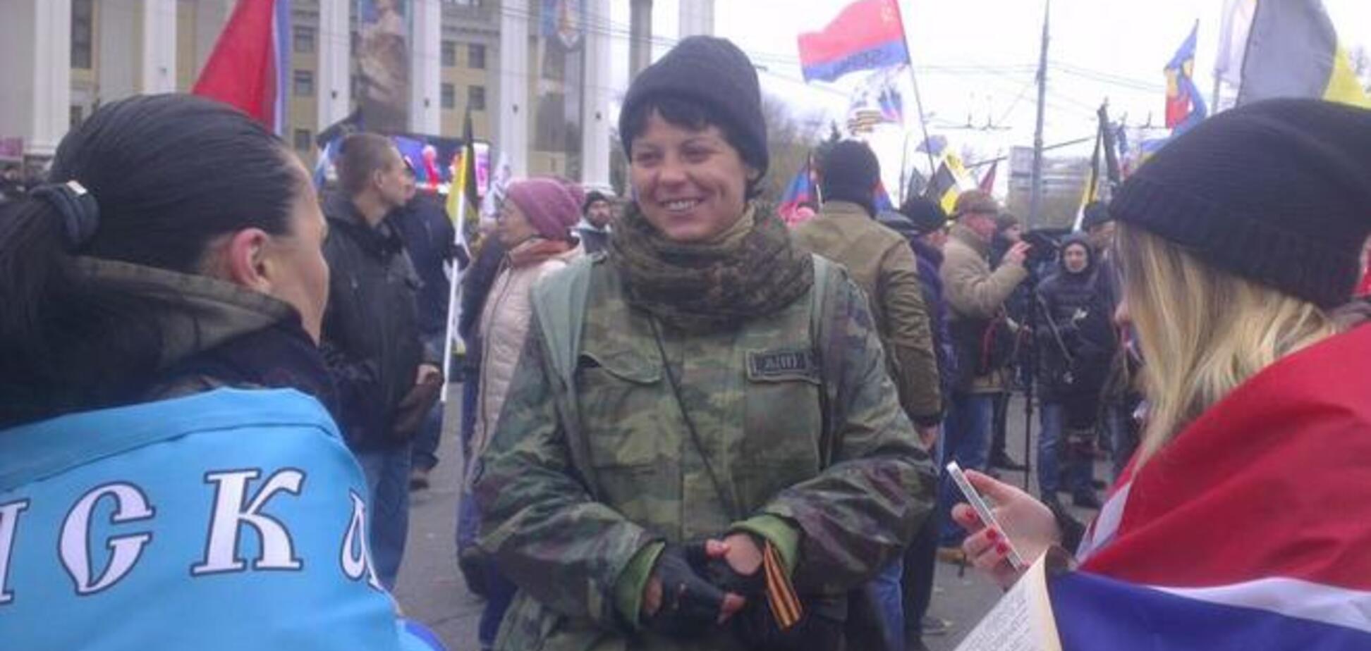 Террористка на митинге в Москве возмущалась гибелью 'ополченцев' на Донбассе под флагом РФ