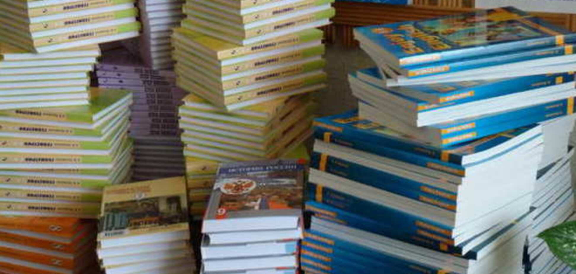 Террористы уже завезли для школьников Донбасса российские учебники