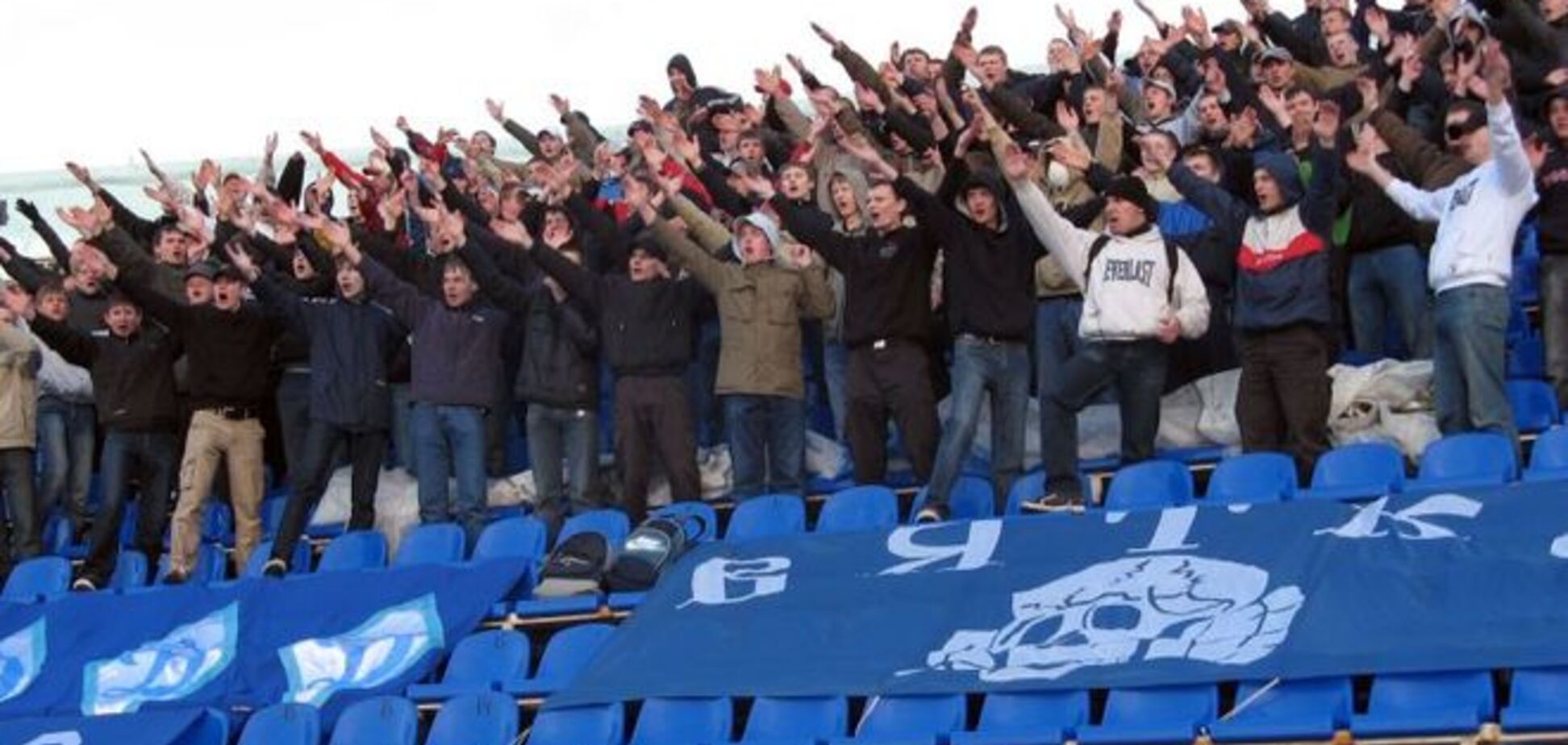 Российские футбольные фаны поддержали Украину: видео с трибуны