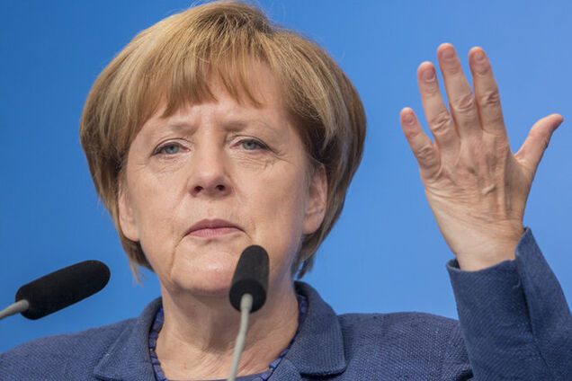 Меркель потребовала от Путина сдержать сепаратистов на Донбассе