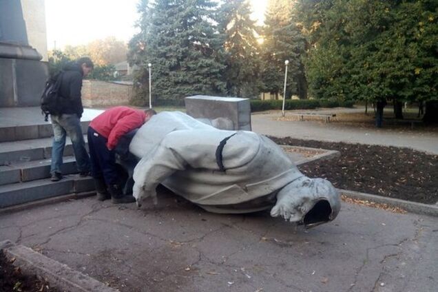 В Кривом Роге ночью снесли памятник Ленину: опубликованы фото