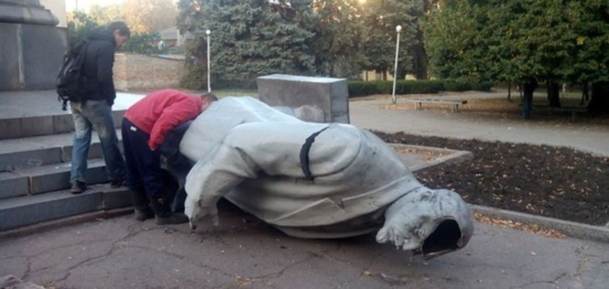 У Кривому Розі вночі знесли пам'ятник Леніну: опубліковано фото