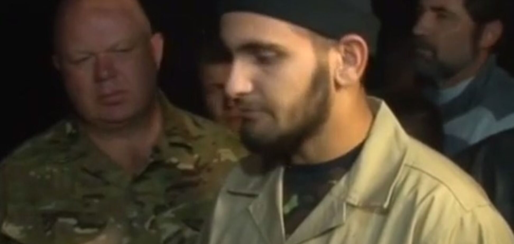 З'явилося відео 19-річного бійця, якому терористи відрізали руку: вони дивувалися, як я вижив