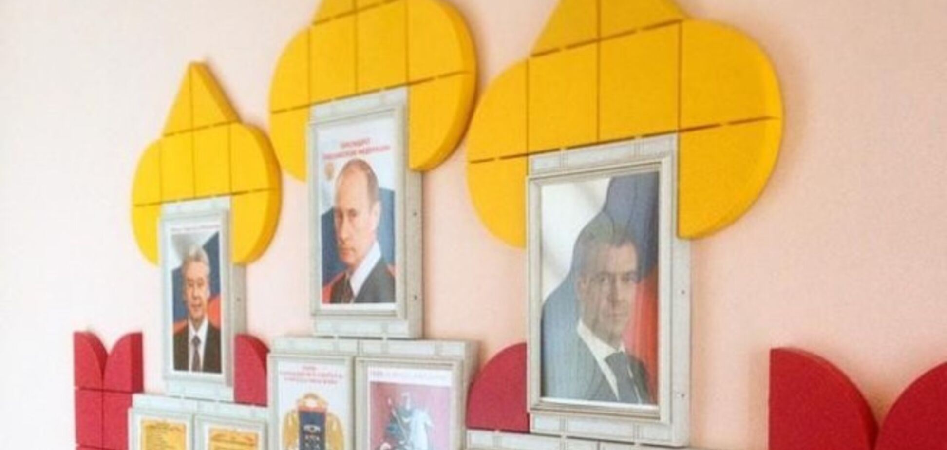 В московской психбольнице портреты Путина и Медведева поместили в 'уголок родины'