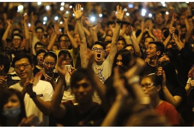 В Гонконге столкновения с полицией: онлайн трансляция