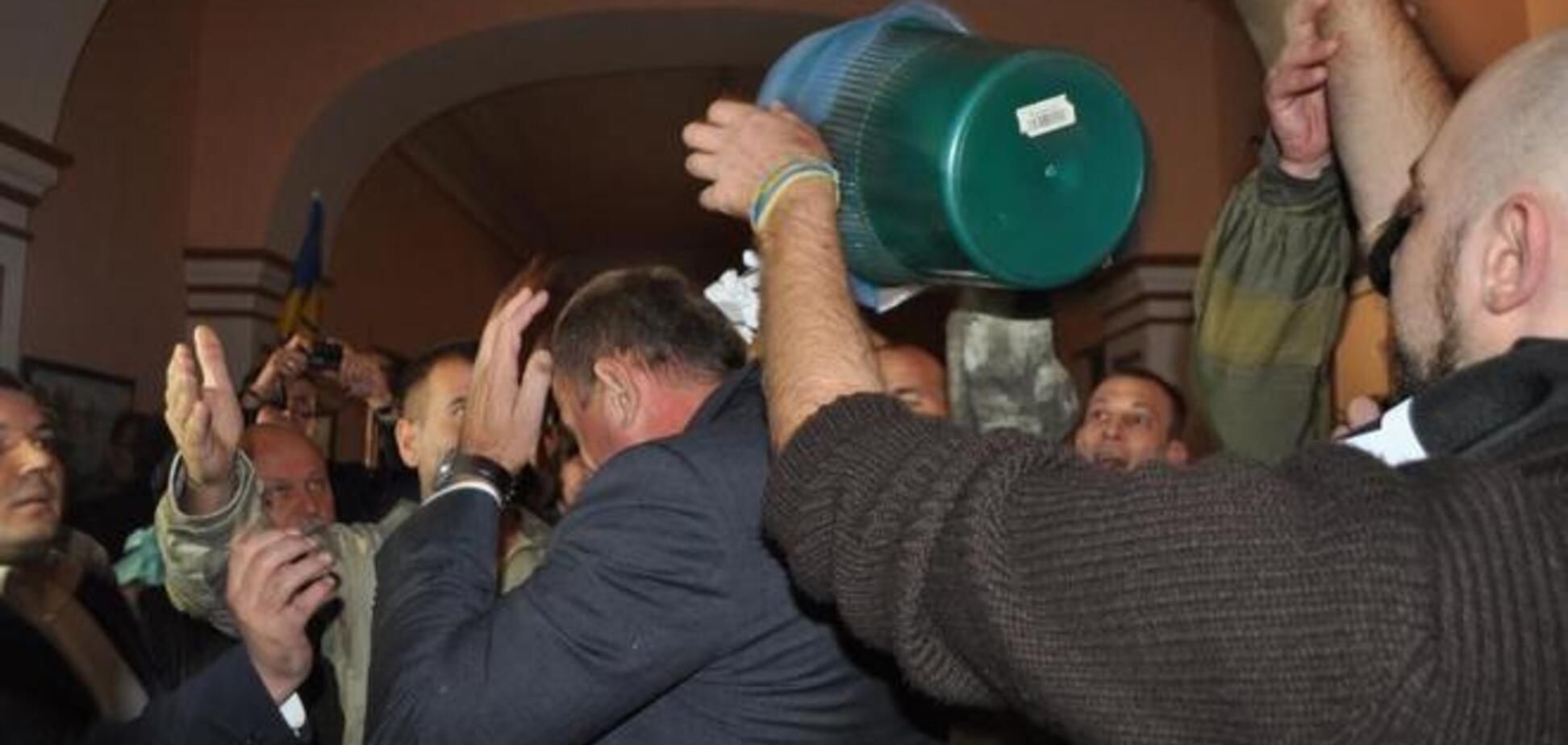 ГПУ завела дело по факту 'мусорной люстрации' прокурора Днепропетровщины