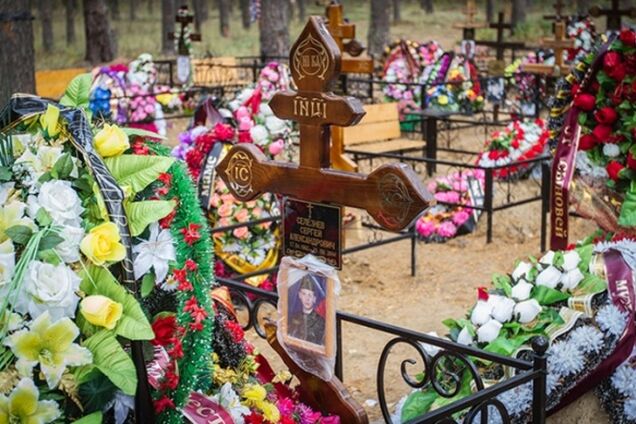 На кладбище в Костроме нашли свежие могилы десантников РФ, 'заблудившихся' в степях Украины