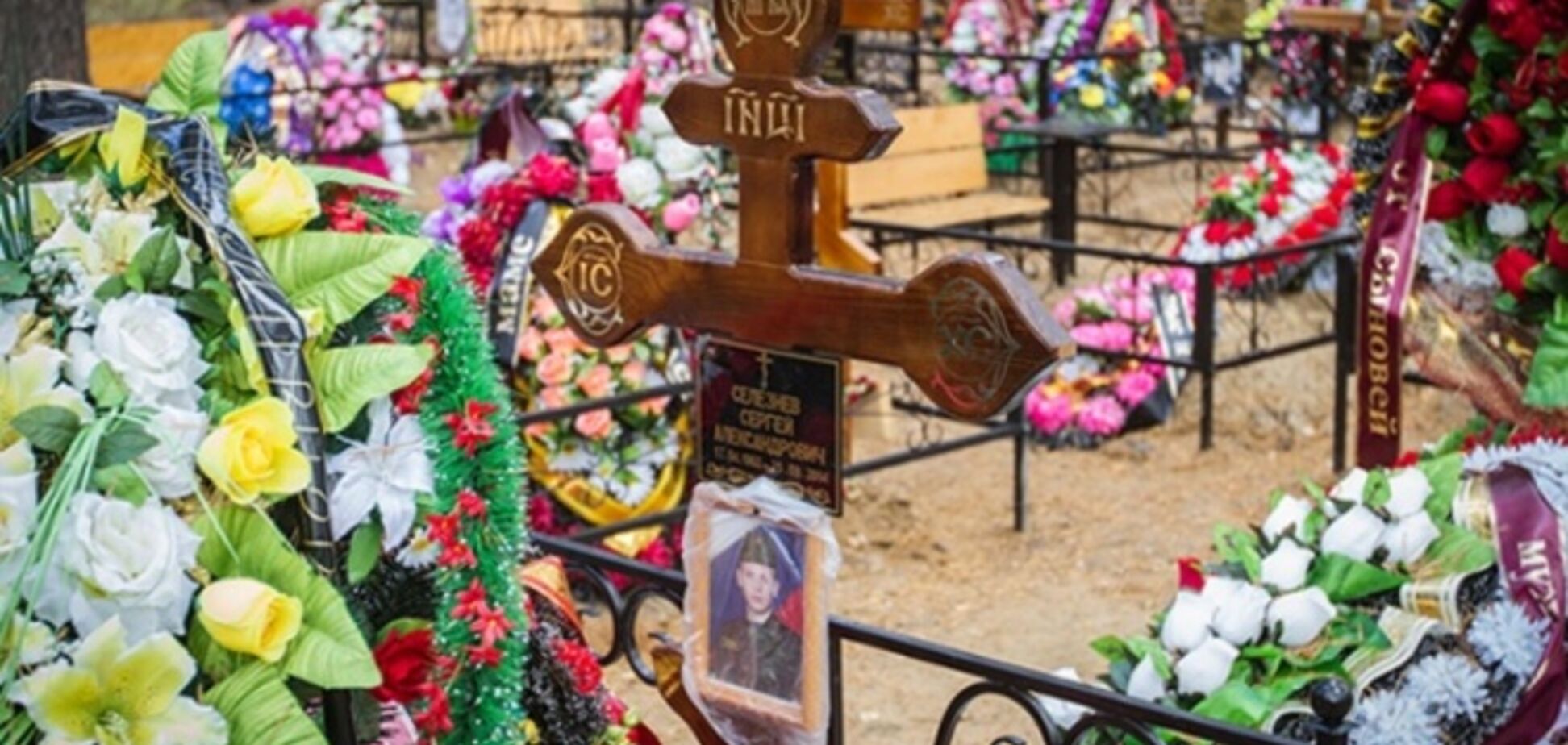 На кладовищі в Костромі знайшли свіжі могили десантників РФ, які 'заблукали' в степах України