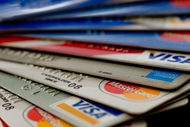Эксперты опровергли информацию об ограничении использования зарплатных карт