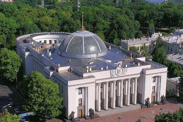 Названо количество нынешних депутатов, которые будут баллотироваться в новую Раду