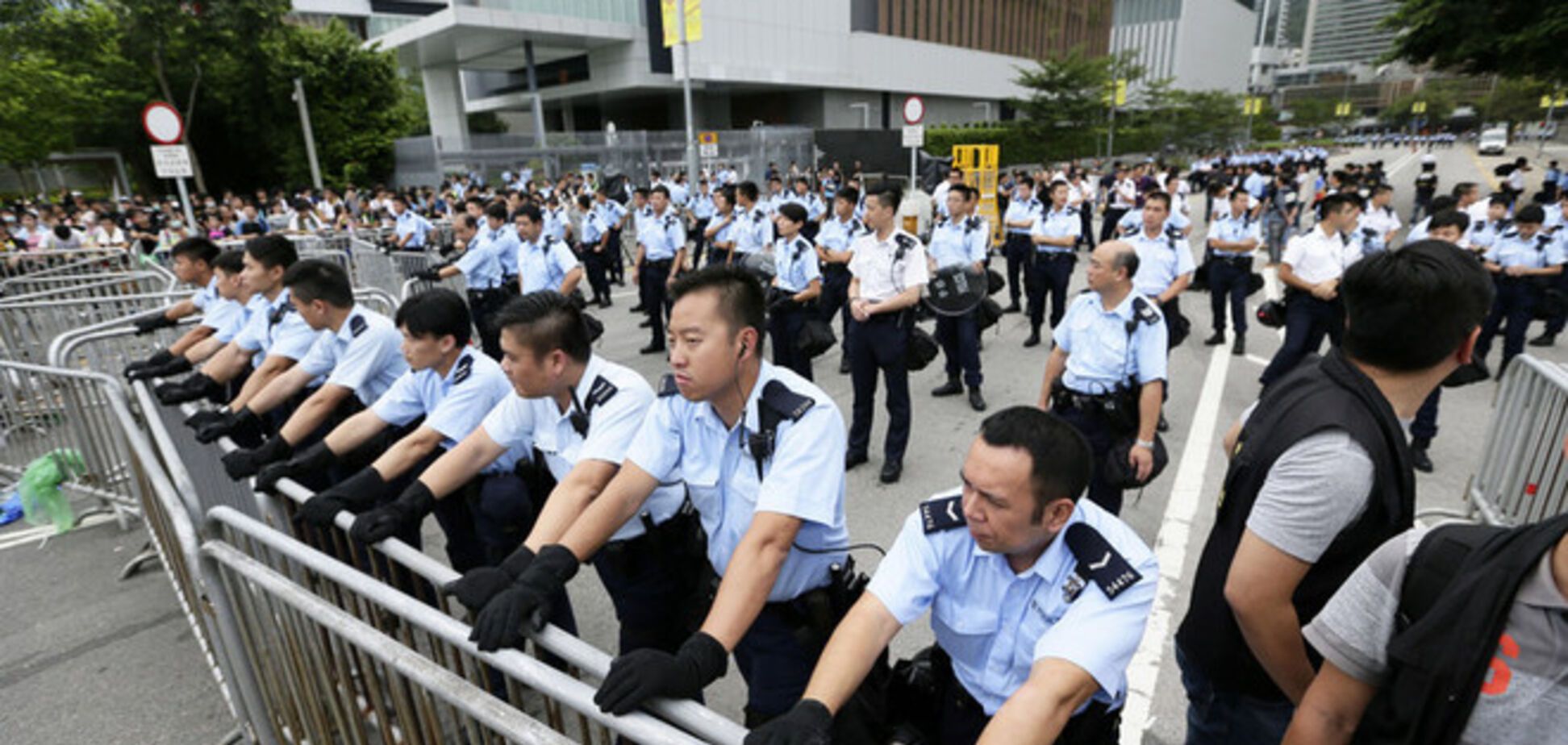 Гонконгский 'Майдан': ультиматум властям и блокирование админзданий