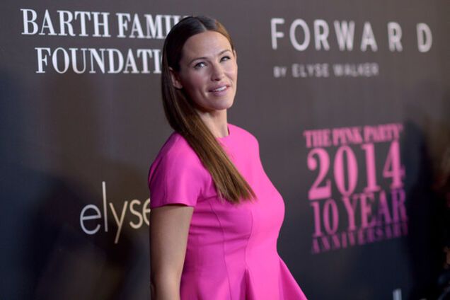 Жена Бена Аффлека на 'розовой вечеринке'