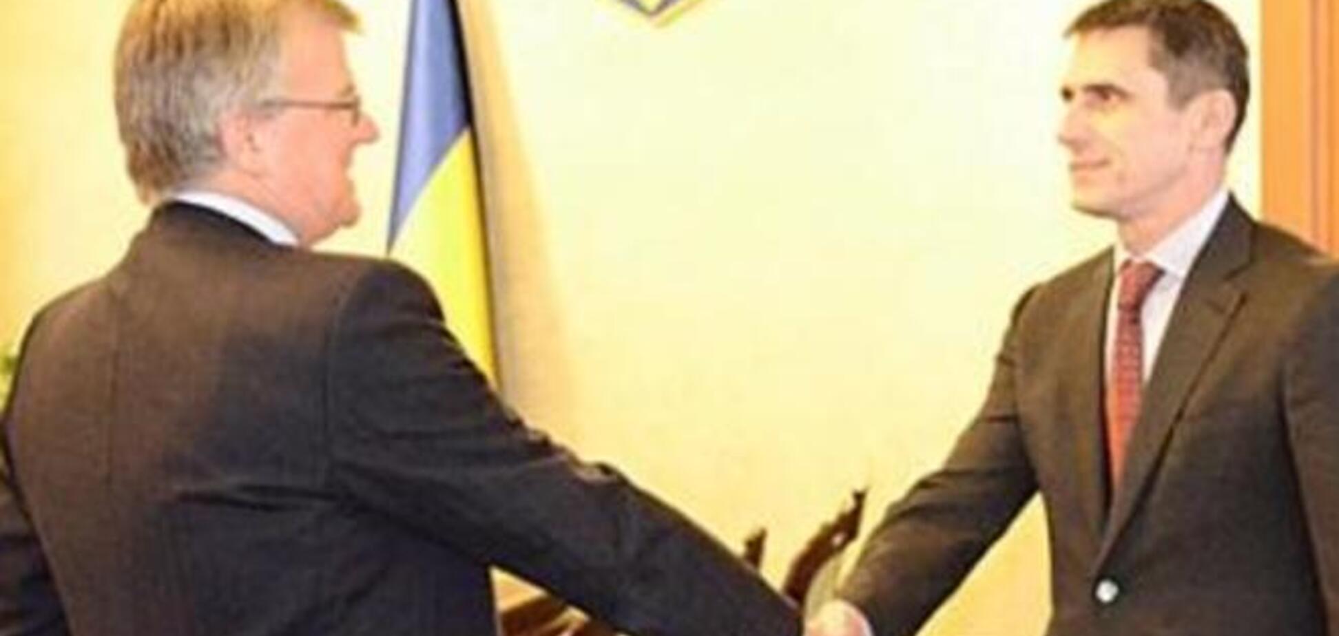 Британия поможет Украине с возвратом денег сбежавших чиновников