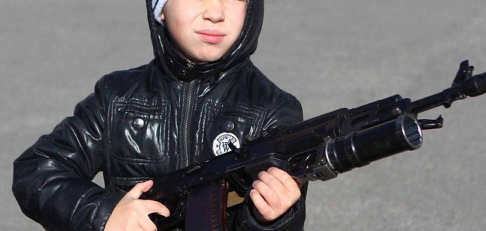 Британцам показали фото украинских детей, готовых защищать Родину