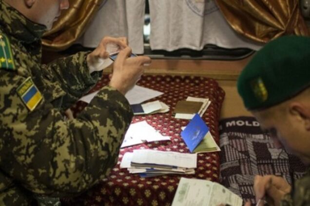 С загранпаспортом в зону АТО: украинские пограничники начали контроль выезжающих из оккупированных территорий - СМИ