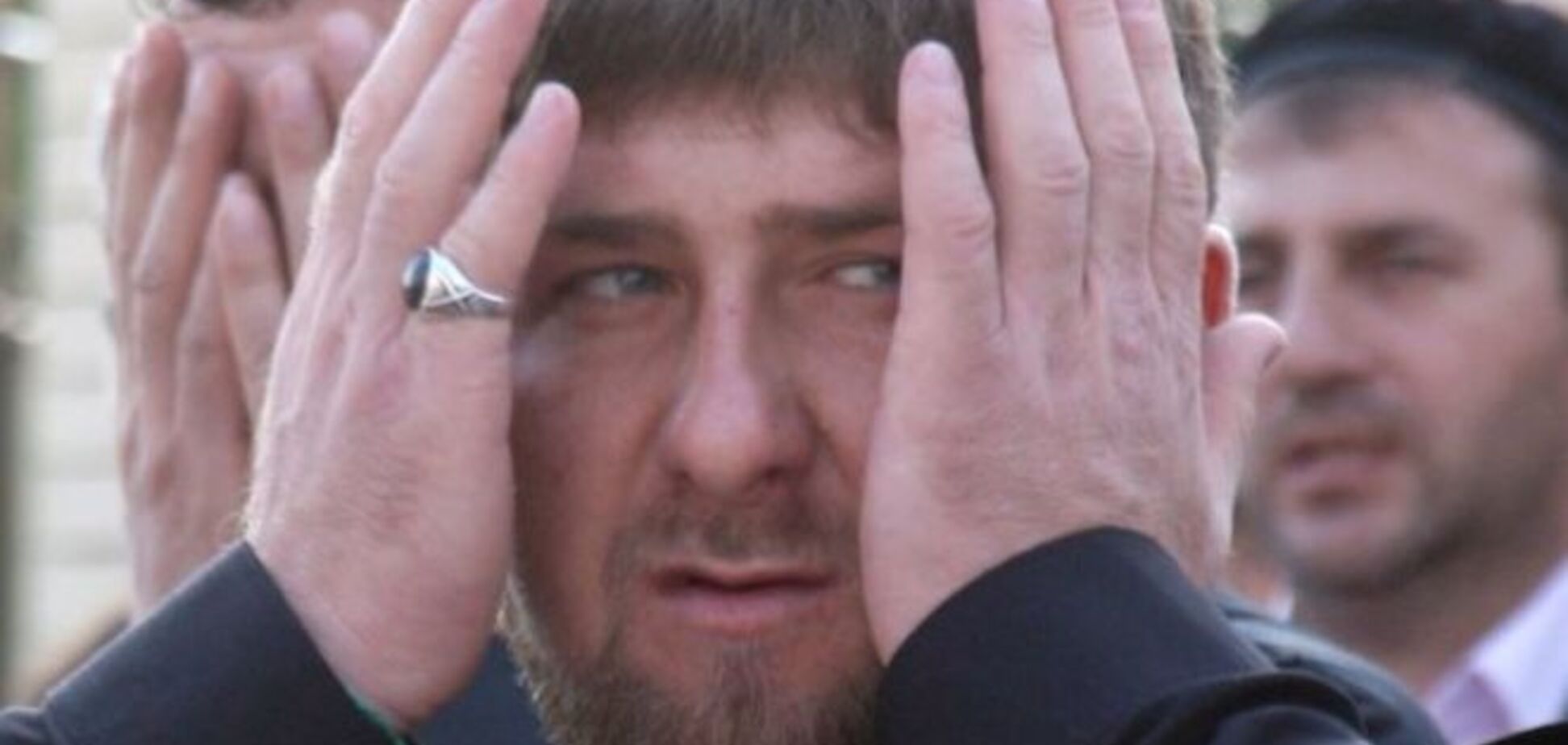 В сеть попали фото, как три боксера избили Кадырова