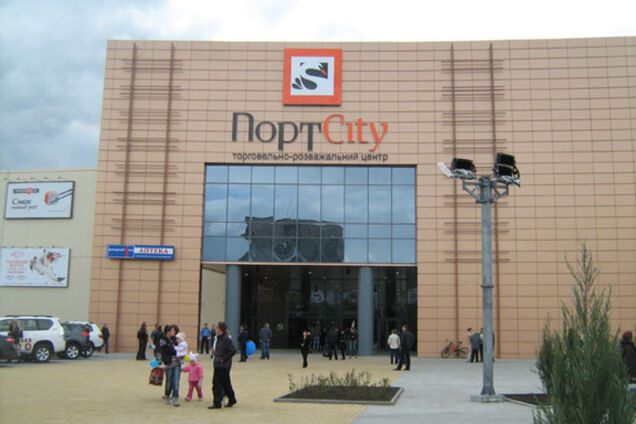 В Мариуполе обстреляли торговый центр