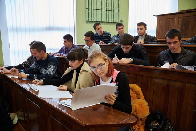 С мечтой о небе. В Украине стартовал благотворительный конкурс 'Авиатор