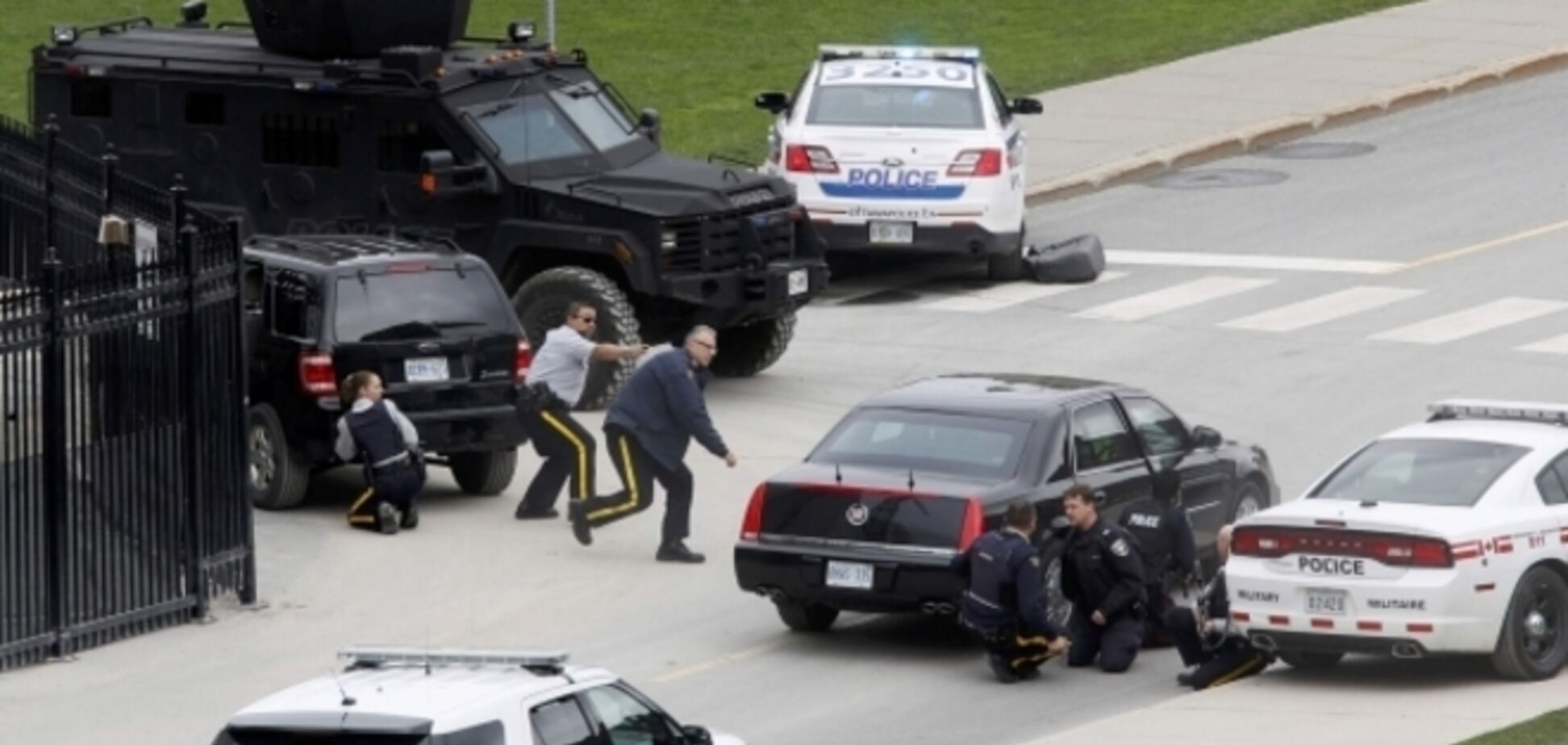 Стрілянина в парламенті Канади: зловмисник убитий, постраждалий помер