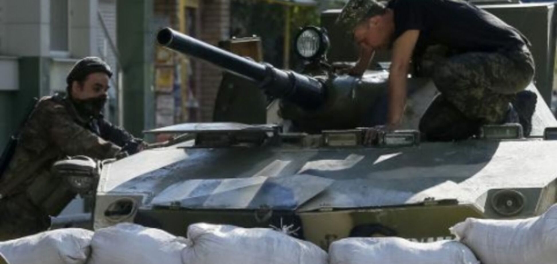 У Донецьку ведеться вогонь з великокаліберної зброї