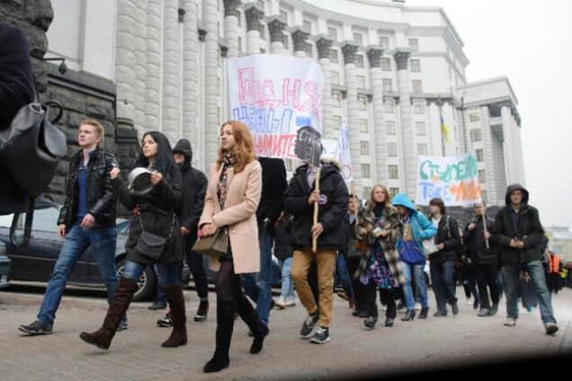 Киевские студенты устроили под Кабмином 'марш пустых кастрюль'