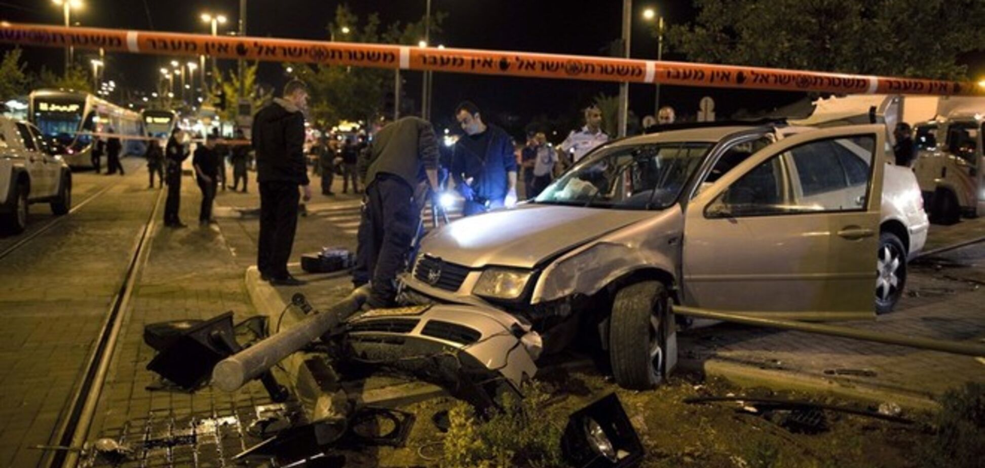 В Иерусалиме араб на автомобиле въехал в трамвайную остановку: погиб ребенок