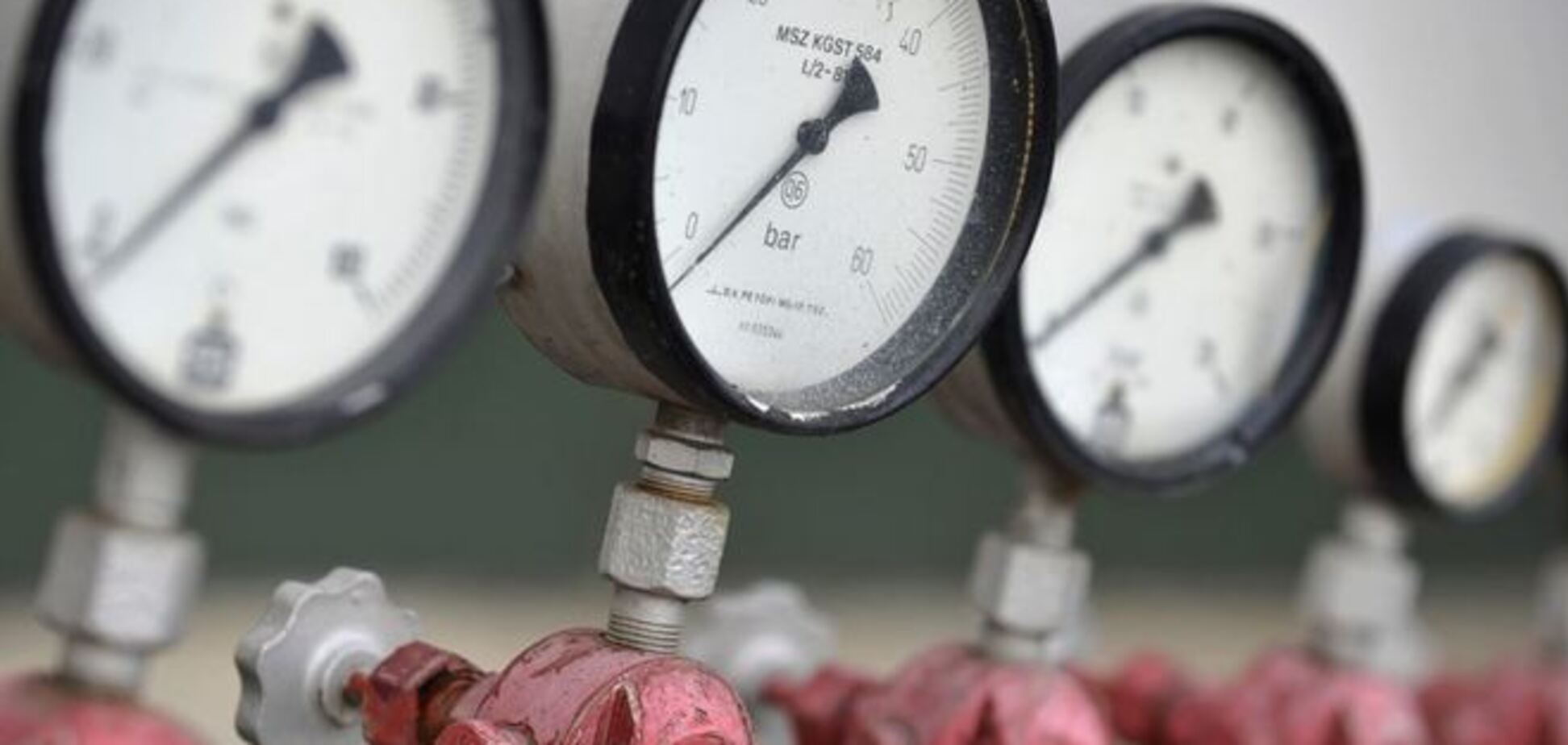 Яценюк поручил включить отопление с 26 октября по всей Украине