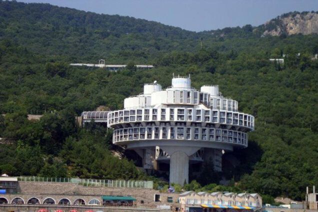 Аксенов безвозмездно подарил Путину все самые лучшие санатории Крыма и 'Массандру'