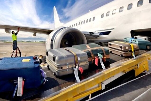 В украинских самолетах багаж станет платным, чтобы подешевели билеты