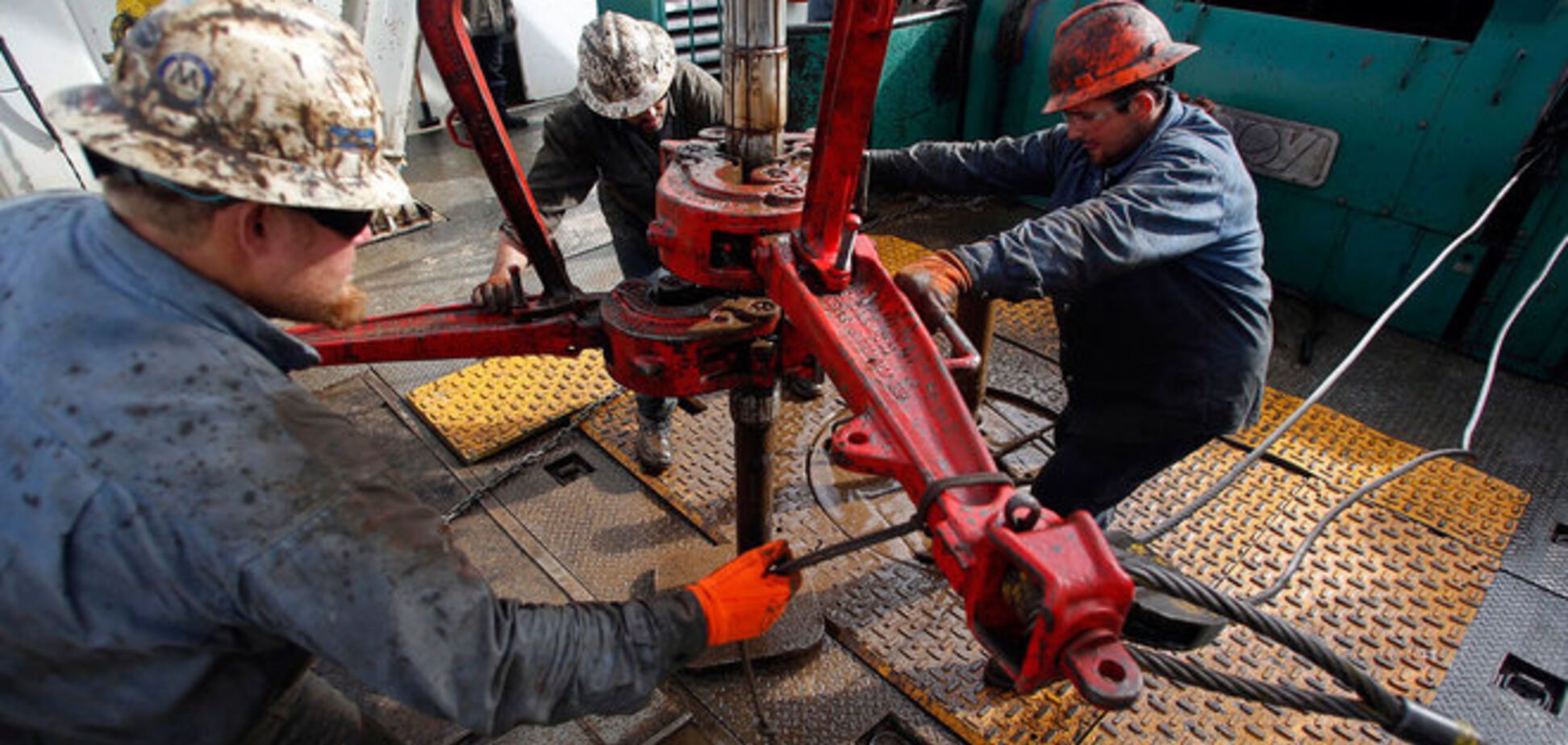 США не пугает падение цены на нефть до $57 за баррель, чего нельзя сказать о России