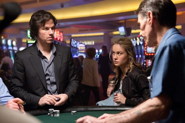 Исхудавший Марк Уолберг в триллере 'Игрок'