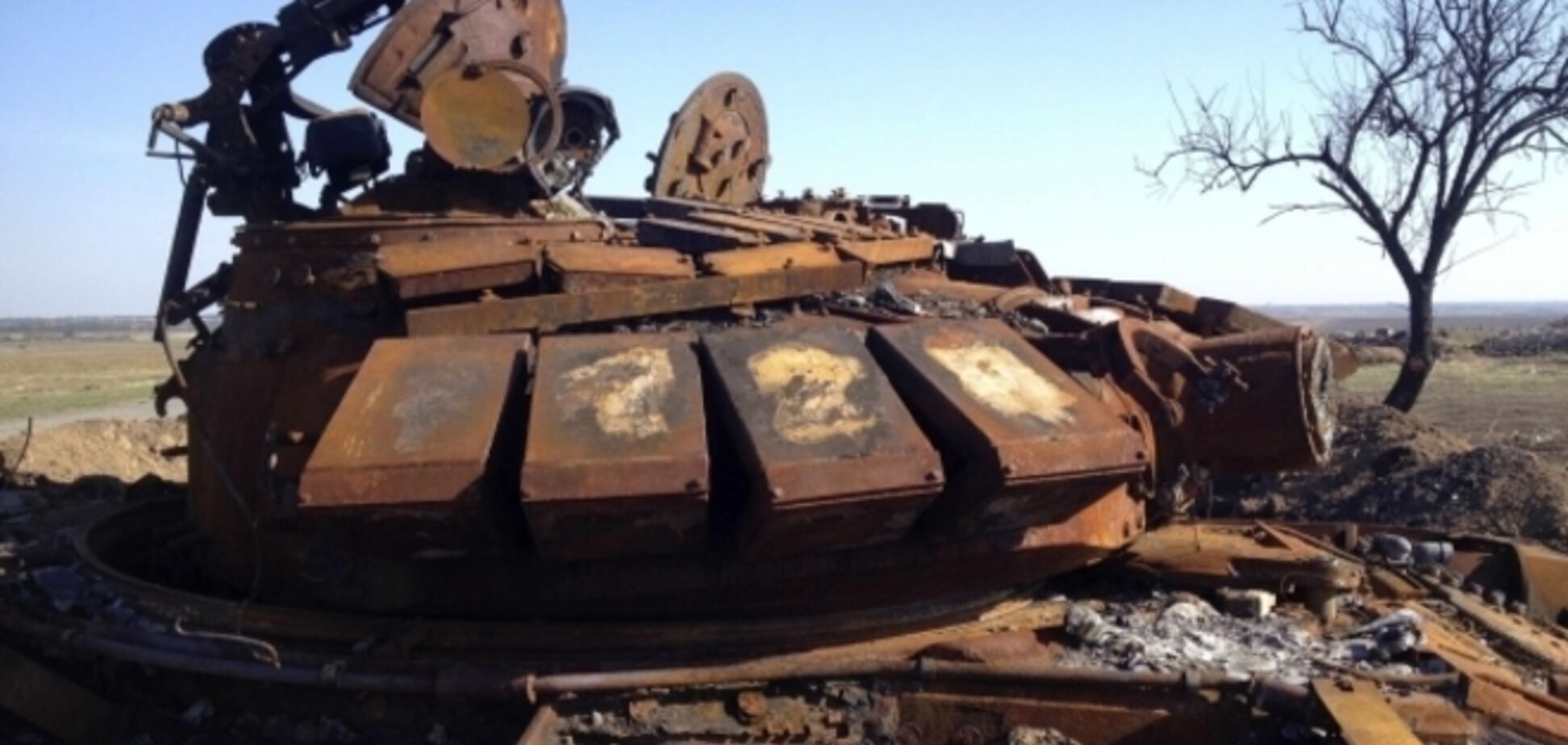 Доказательства агрессии: опубликованы фото российских танков, уничтоженных на Донбассе