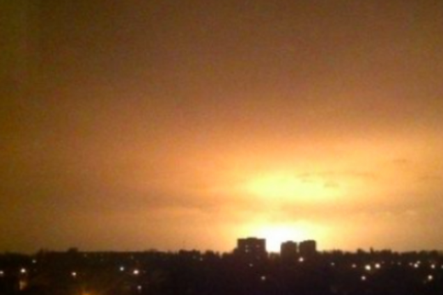 Появились фото и видео очередного мощного взрыва в Донецке