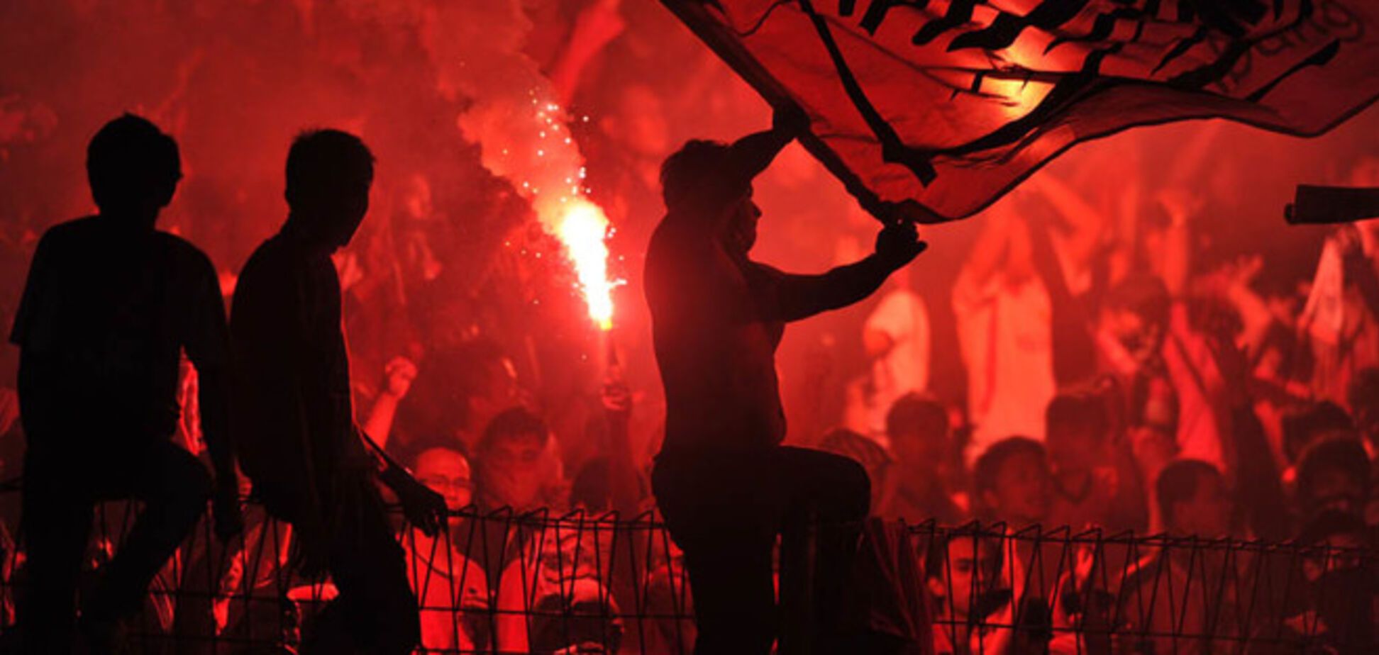 Футбольный болельщик погиб во время матча чемпионата Индонезии