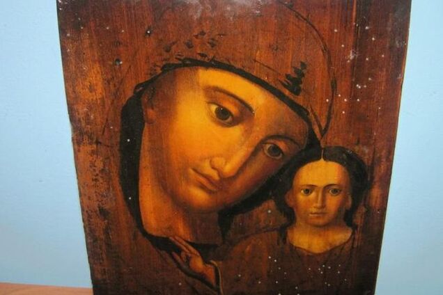 'Духовные скрепы'. Россиянка пыталась вынести из Украины церковные ценности