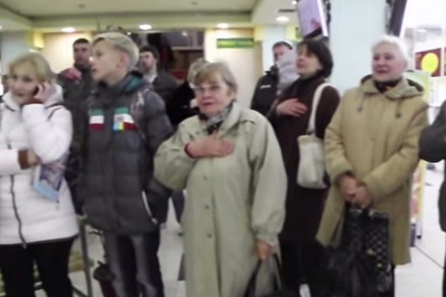 Флешмоб в Краматорске: посетители супермаркета спели гимн Украины