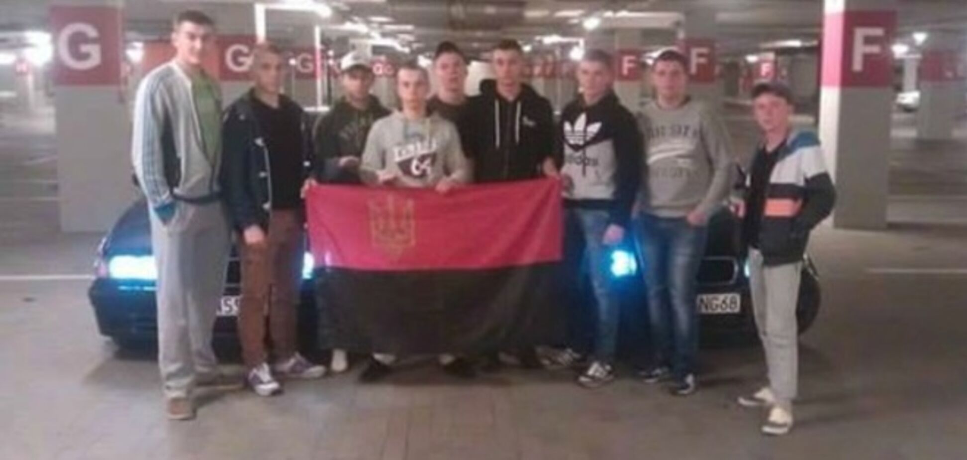Украинских студентов хотят депортировать из Польши за фото с флагом УПА