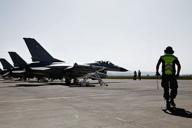 Дания подняла в воздух два истребителя из-за вторжения самолета России в воздушное пространство страны