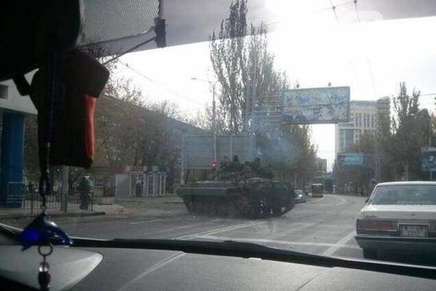 Боевики сообщают о колонне танков в Донецке и готовятся к уличным боям