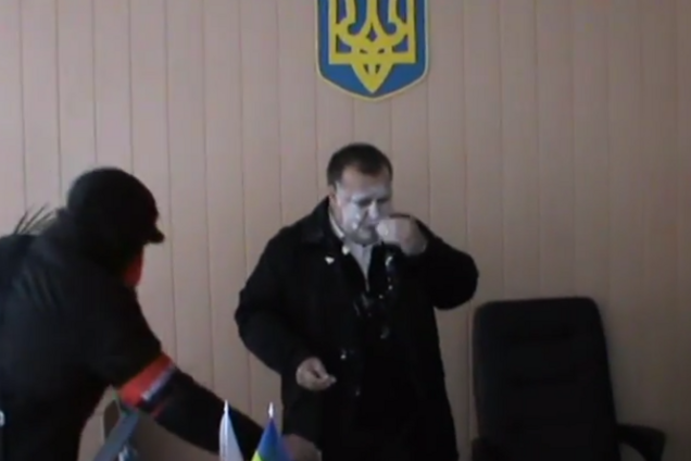 За отруєння дітей 'Правий сектор' нагодував мелітопольського чиновника маргарином